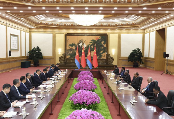 习近平会见厄立特里亚总统伊萨亚斯2_缩小大小.jpg